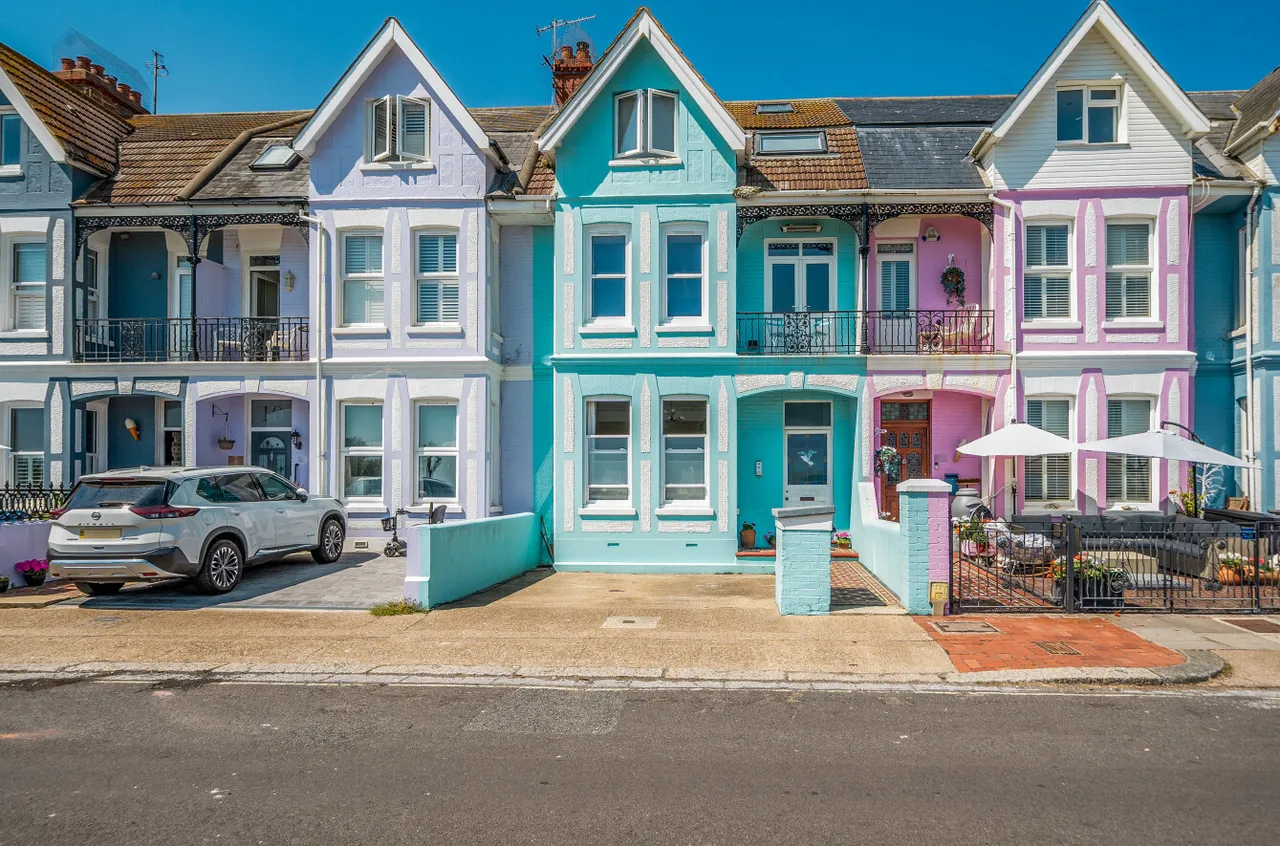 2 bed flat for sale, New Parade, Worthing, BN11