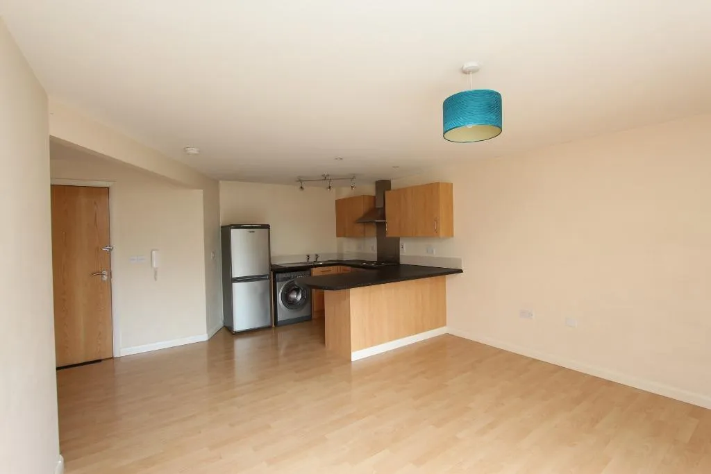 Commodore Court, Aspley, NG8, photo 2