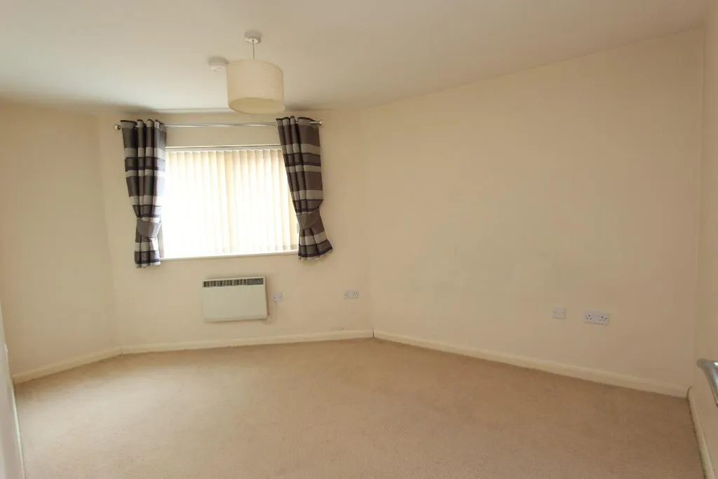 Commodore Court, Aspley, NG8, photo 4