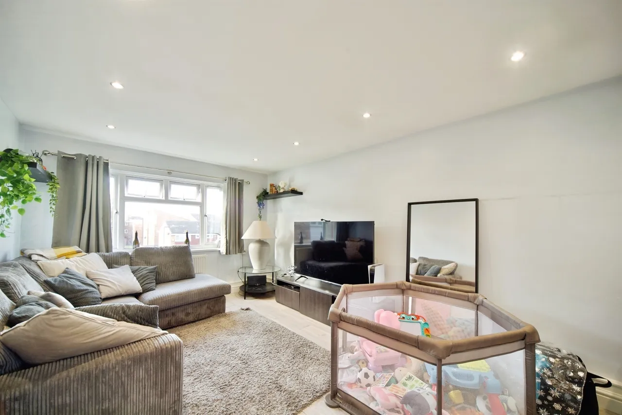Rowan Drive, Broxbourne, photo 2