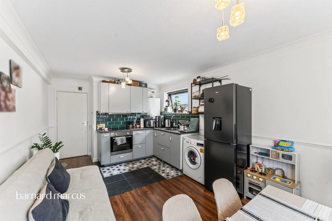 Grove Road, Mitcham, CR4, photo 15