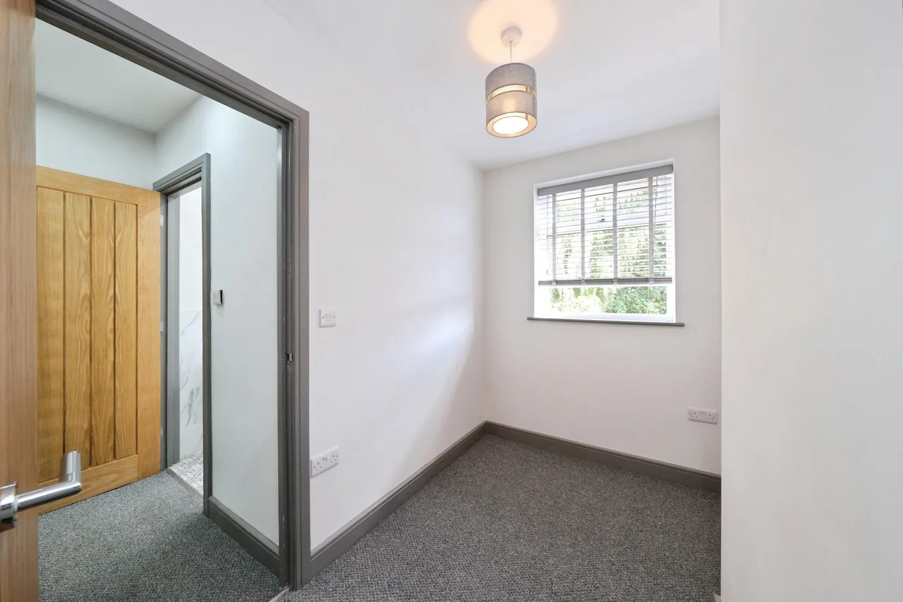 High Street, Mansfield, NG19, photo 15