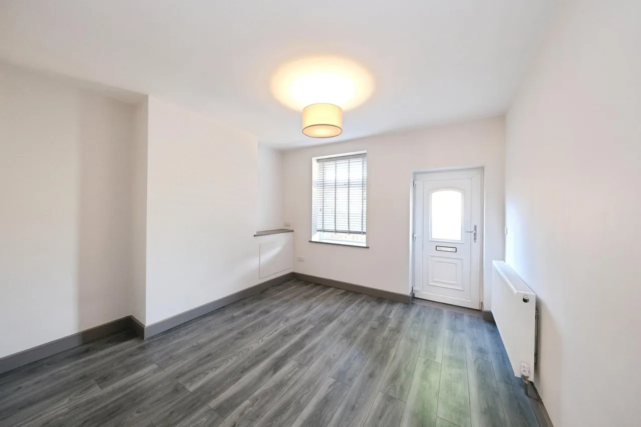 High Street, Mansfield, NG19, photo 3