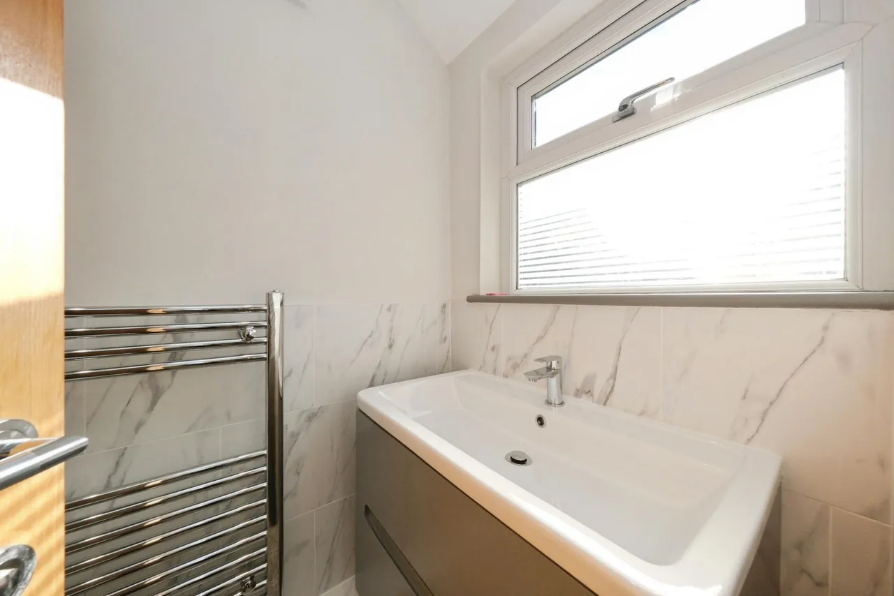 High Street, Mansfield, NG19, photo 8