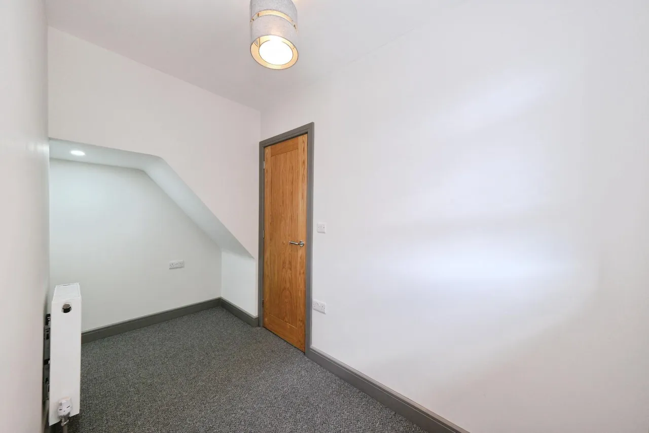 High Street, Mansfield, NG19, photo 17