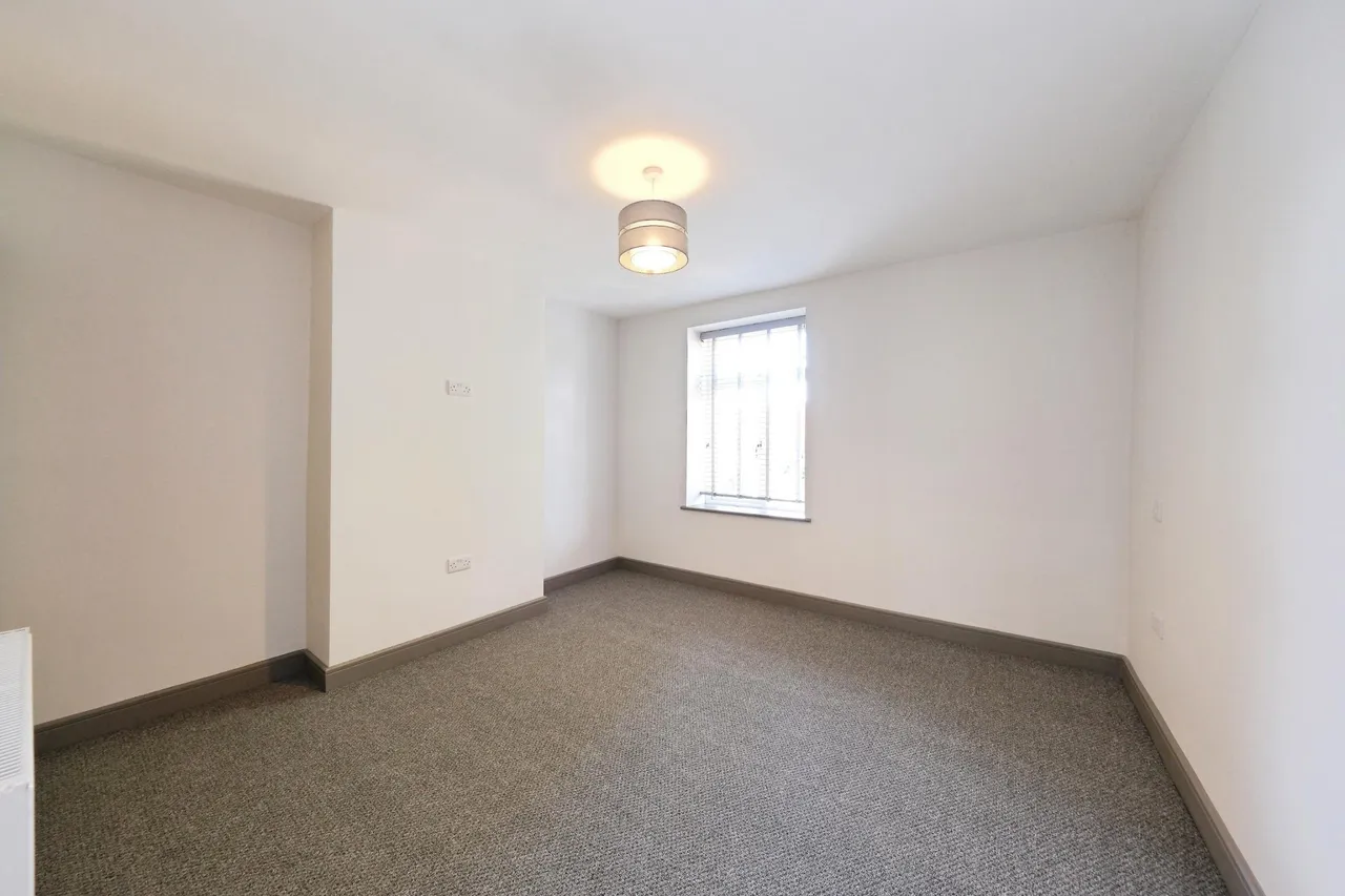 High Street, Mansfield, NG19, photo 11