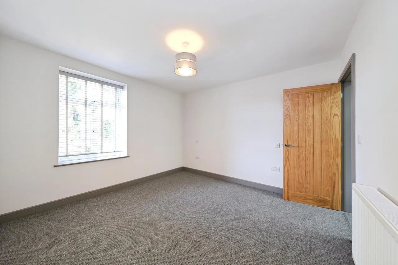 High Street, Mansfield, NG19, photo 12