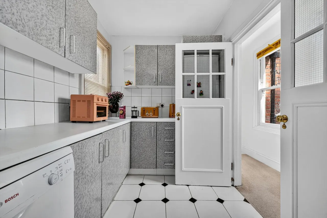 Rosslyn Hill, Hampstead Village, NW3, photo 9