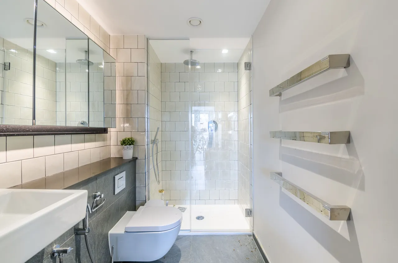 Flat 55, Queens Wharf, 2 Crisp Road, London, photo 8
