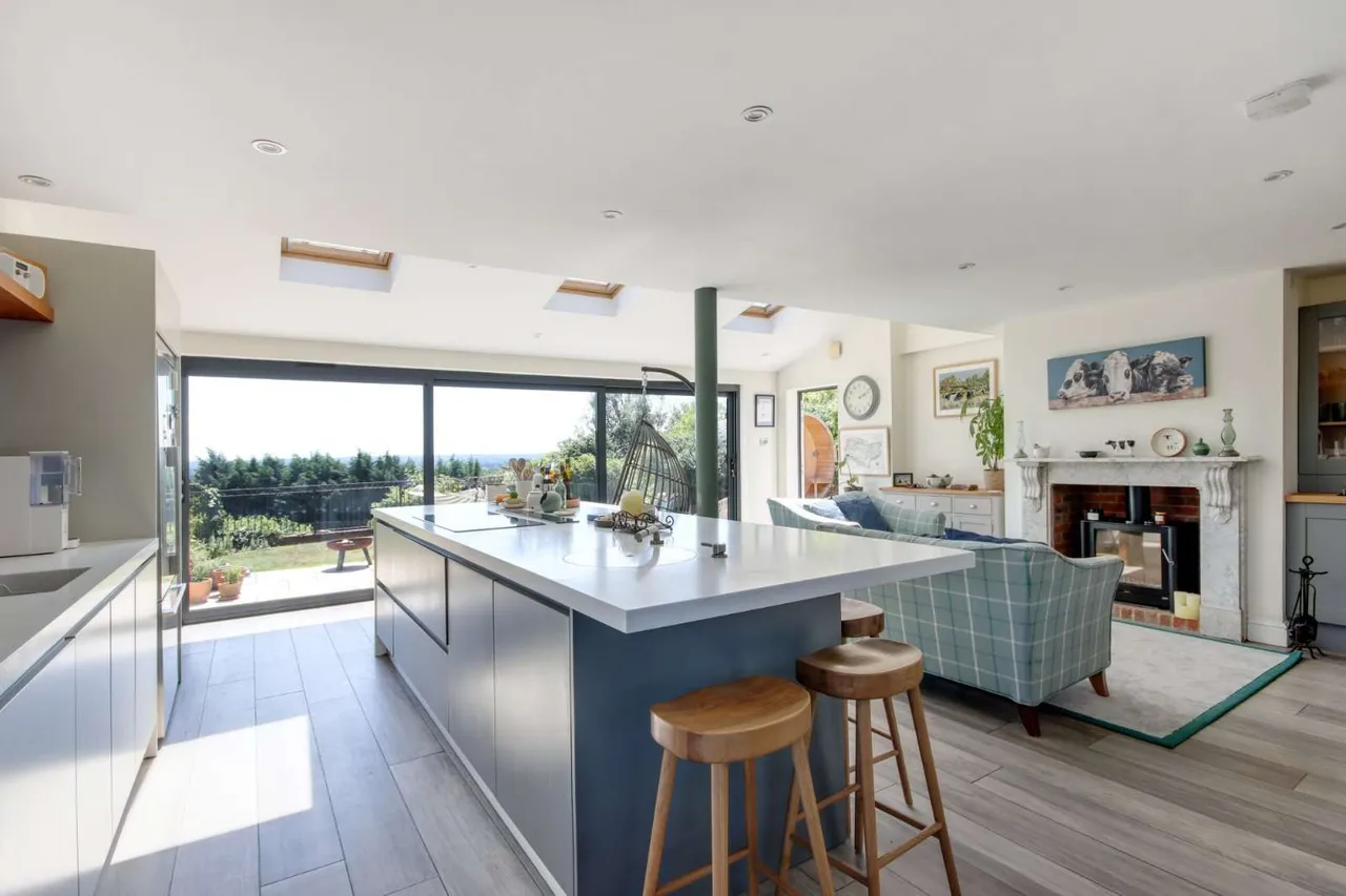 Chart Road, Sutton Valence, Maidstone, Kent, ME17 3AW, photo 2