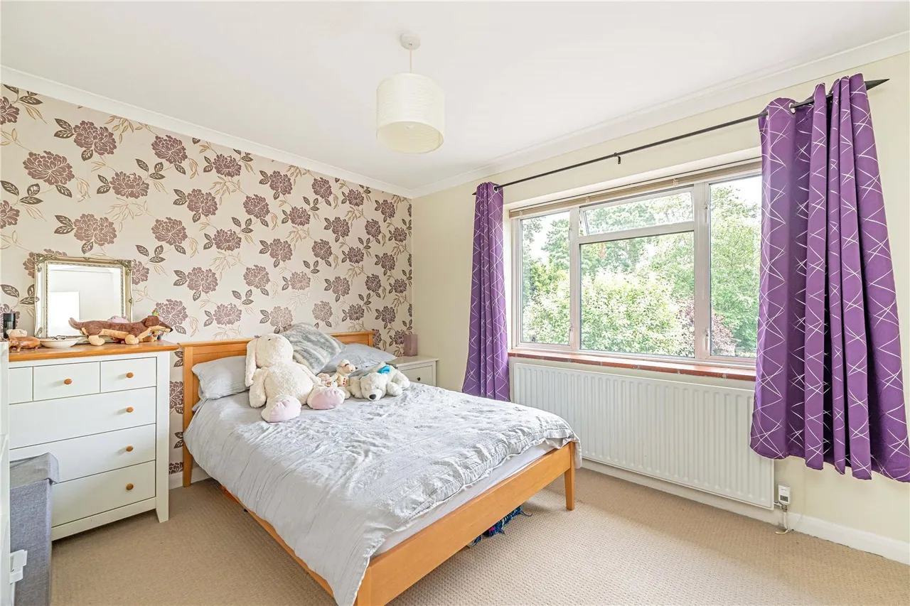 Pine Wood, Sunbury-On-Thames, TW16 6SG, photo 12