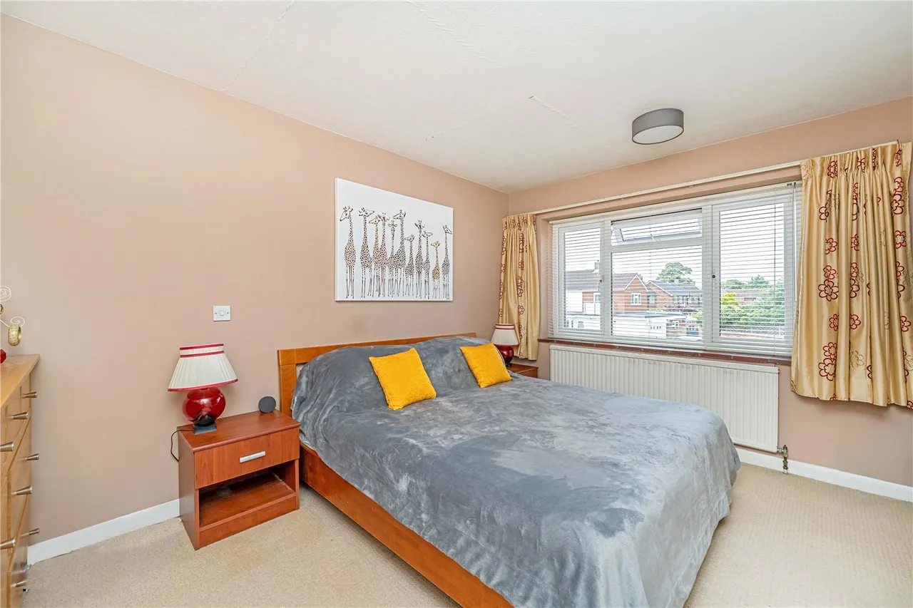 Pine Wood, Sunbury-On-Thames, TW16 6SG, photo 10