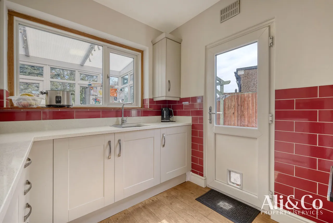 Fairway, Grays, Essex, RM16 2AD, photo 5