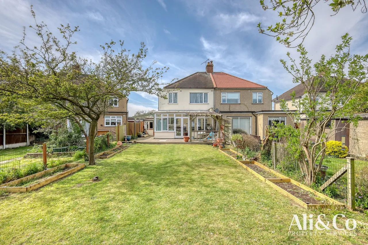 Fairway, Grays, Essex, RM16 2AD, photo 2