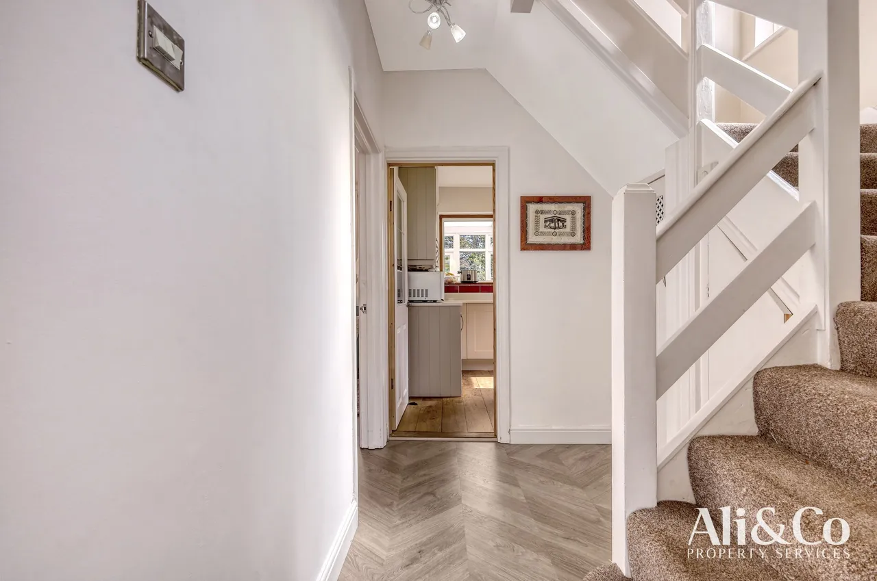 Fairway, Grays, Essex, RM16 2AD, photo 11
