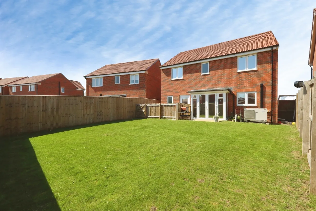 Butterfly Way, New Rossington, DN11, photo 4