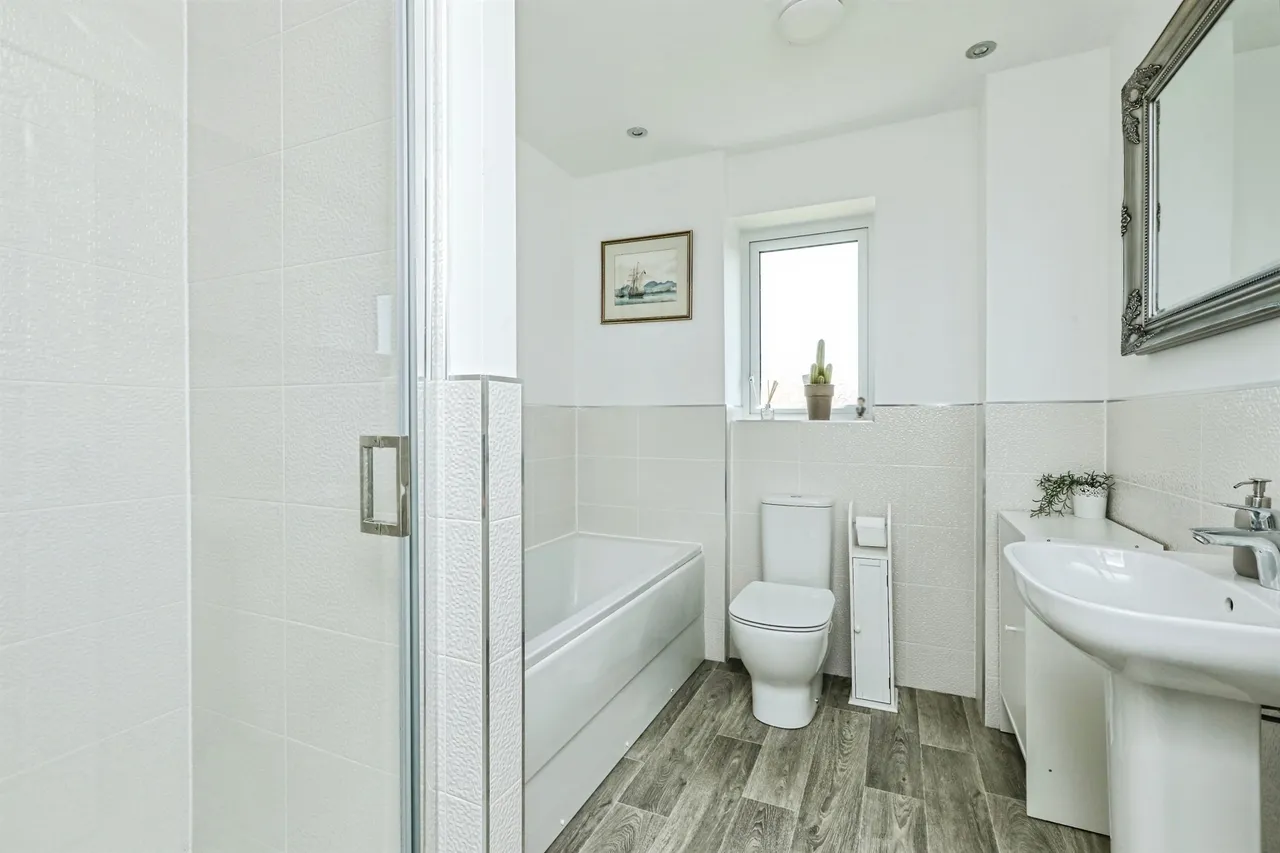 Butterfly Way, New Rossington, DN11, photo 16