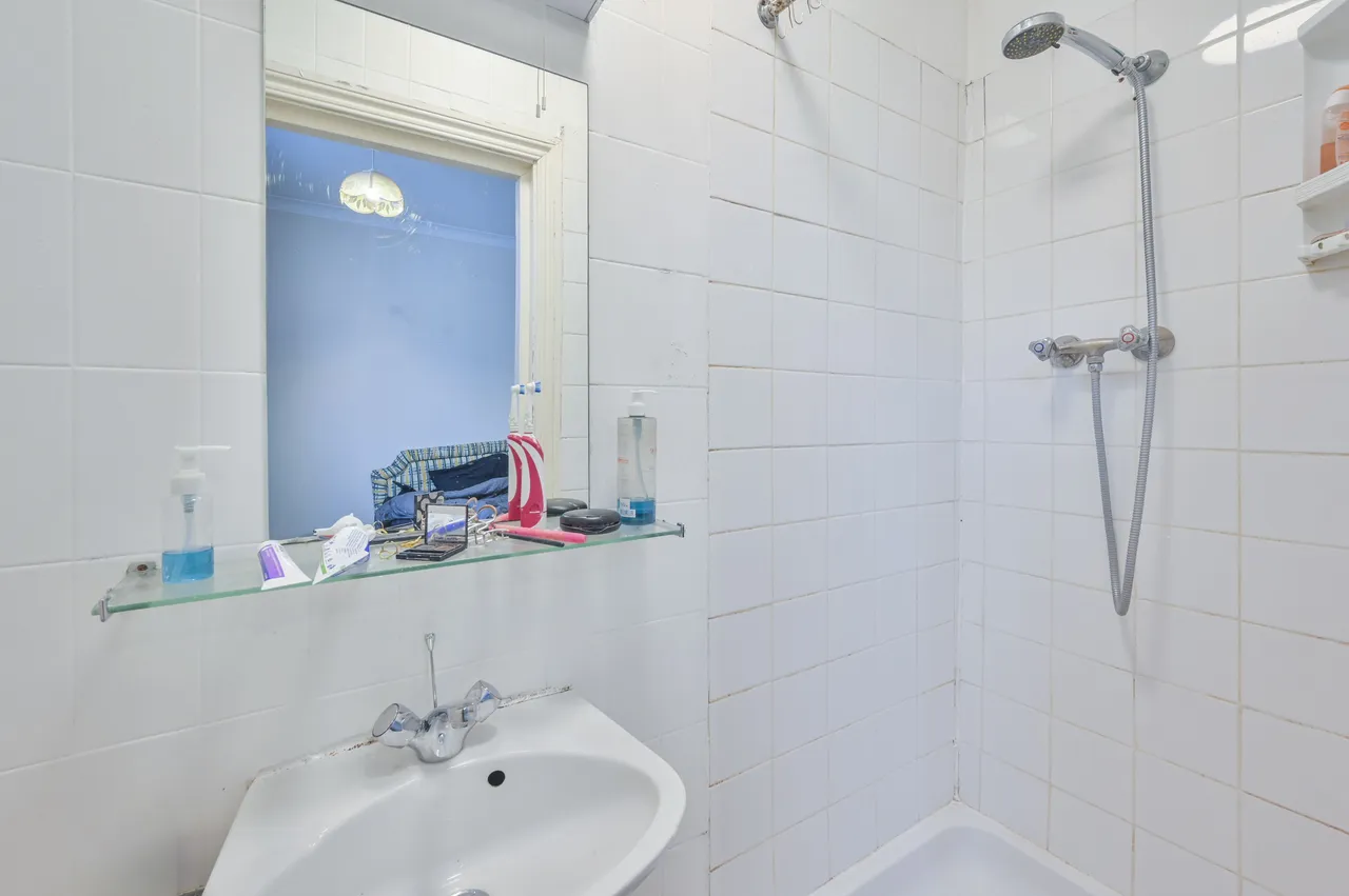 Flat 15, 42-43 Emperors Gate, London, photo 6