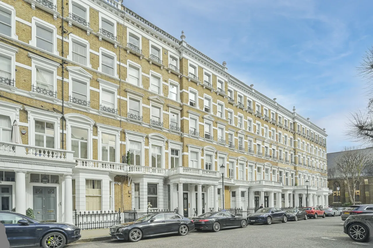 Flat 15, 42-43 Emperors Gate, London, photo 9