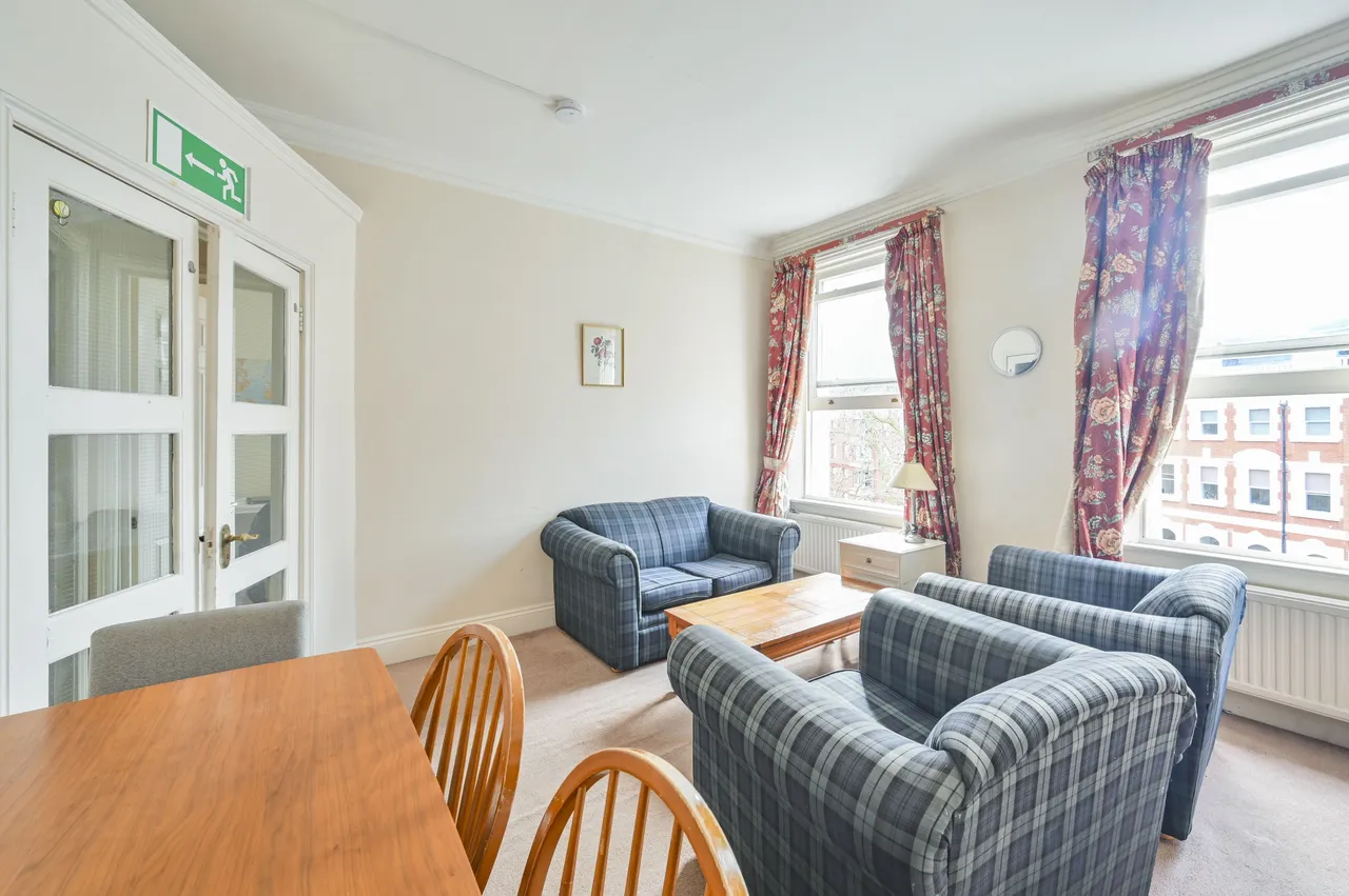 Flat 15, 42-43 Emperors Gate, London, photo 3
