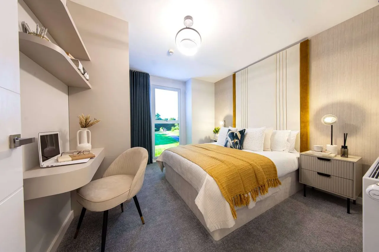 High Street, Brentford, TW8, photo 12