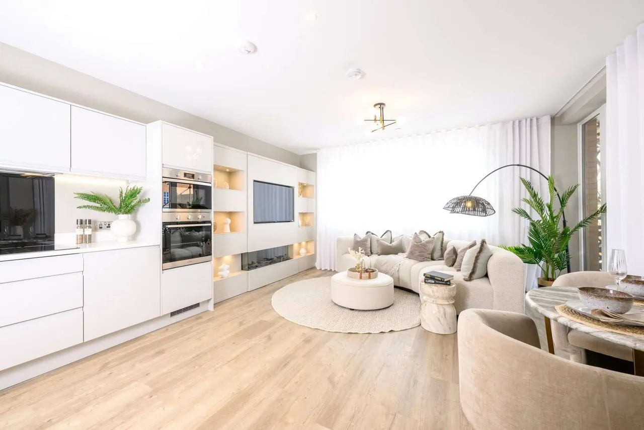 High Street, Brentford, TW8, photo 16