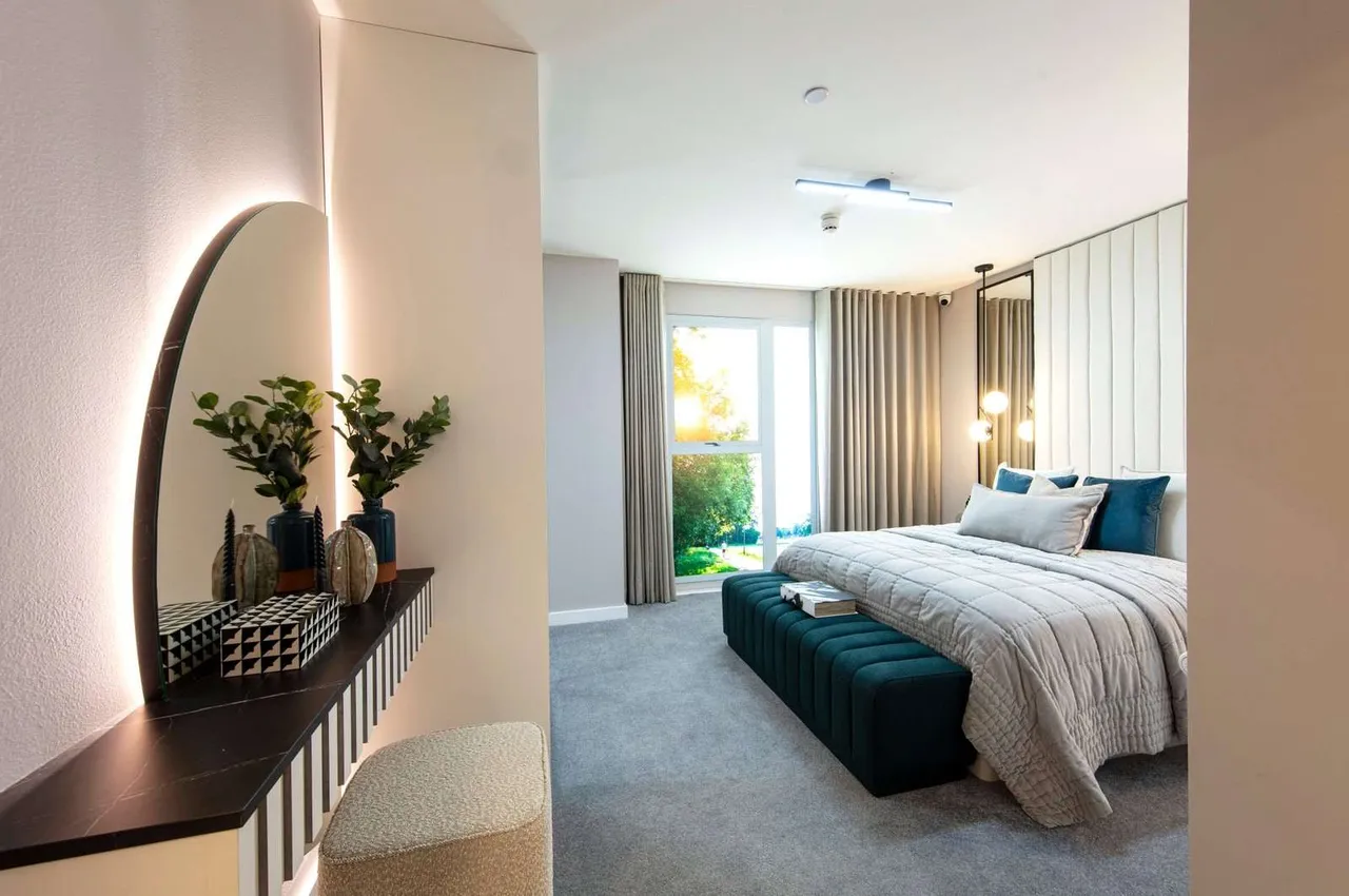 High Street, Brentford, TW8, photo 8