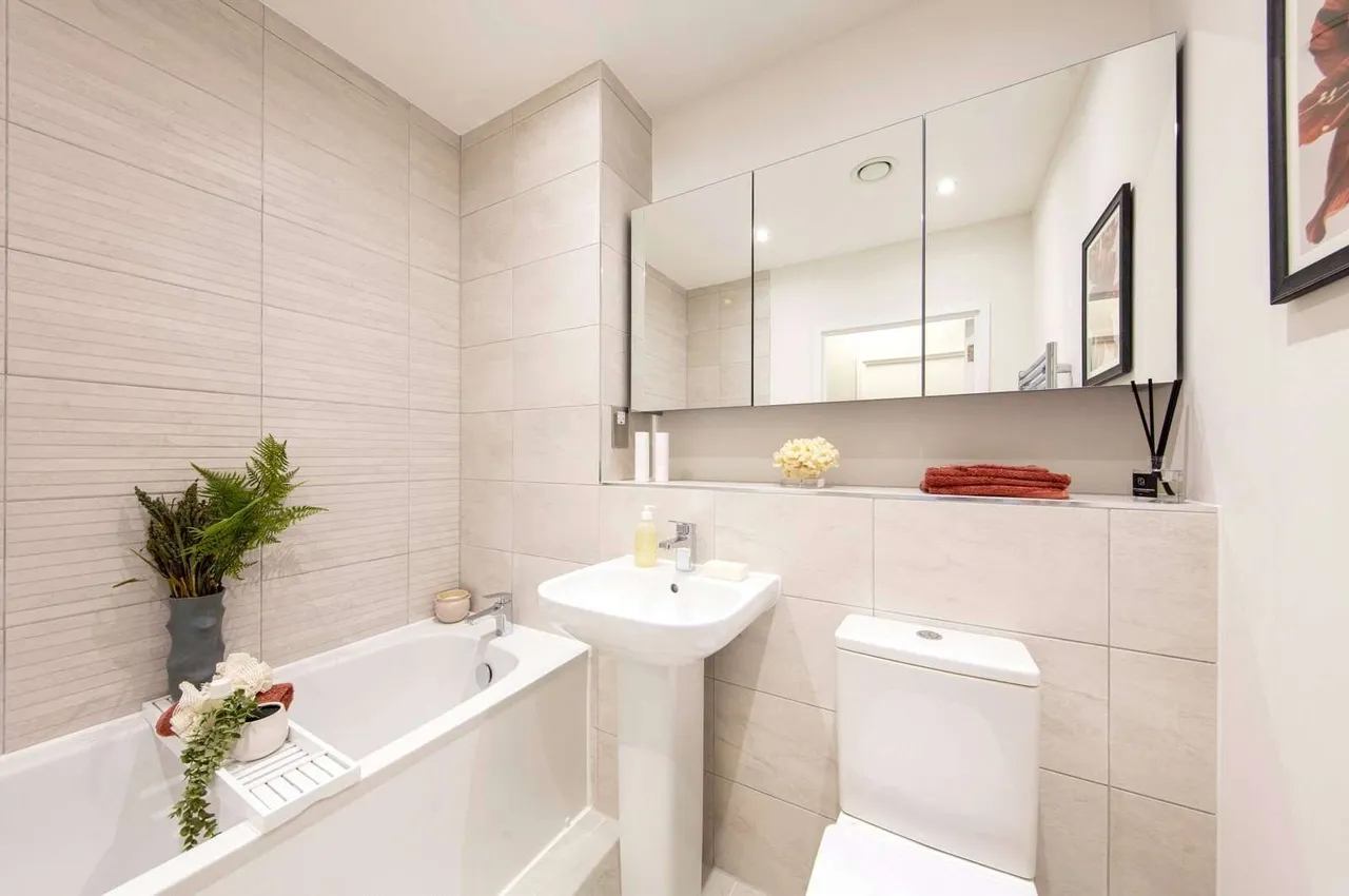 High Street, Brentford, TW8, photo 9