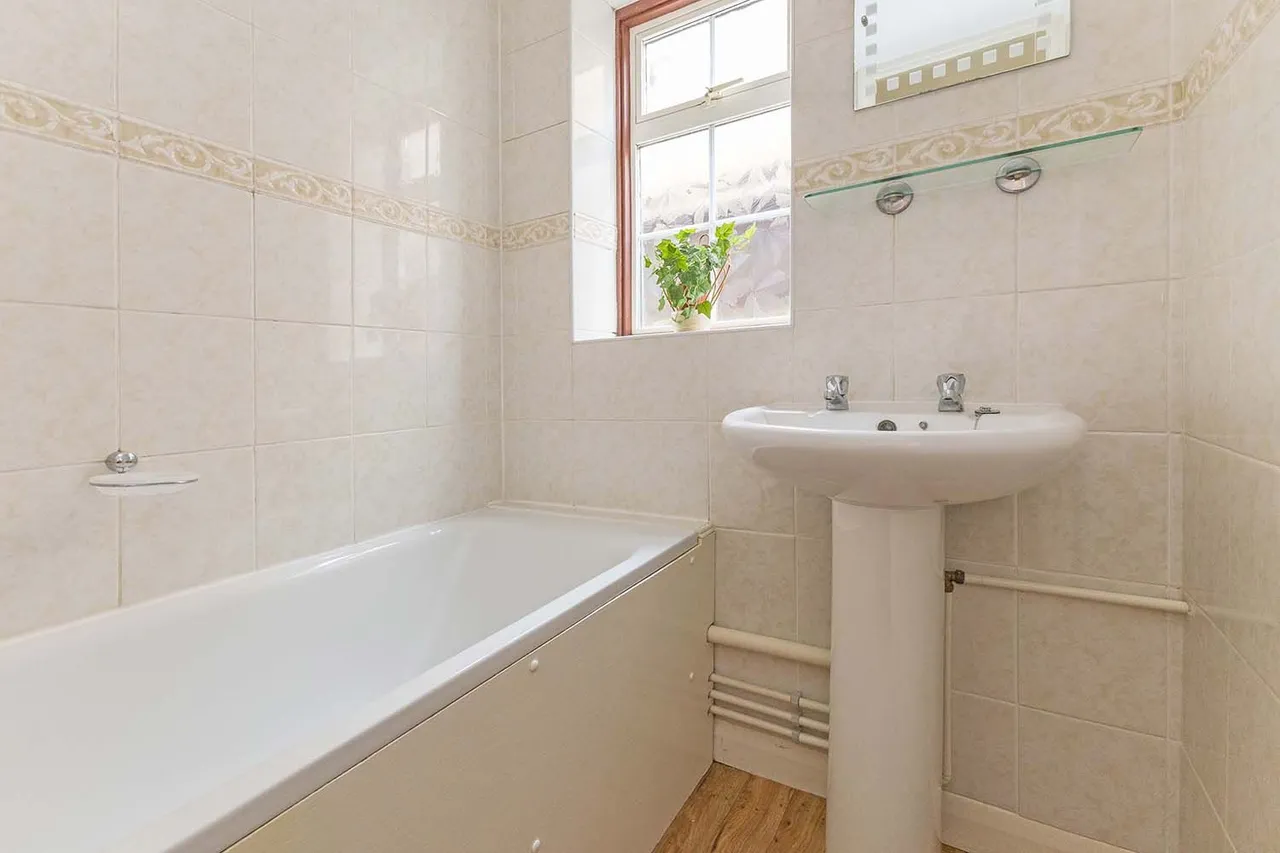 Beverley Gardens, Cranbrook Drive, Maidenhead, Berkshire, photo 13