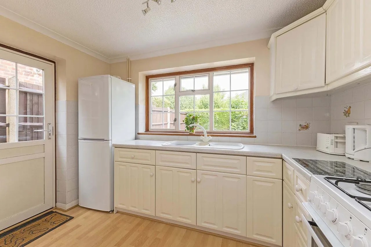 Beverley Gardens, Cranbrook Drive, Maidenhead, Berkshire, photo 4