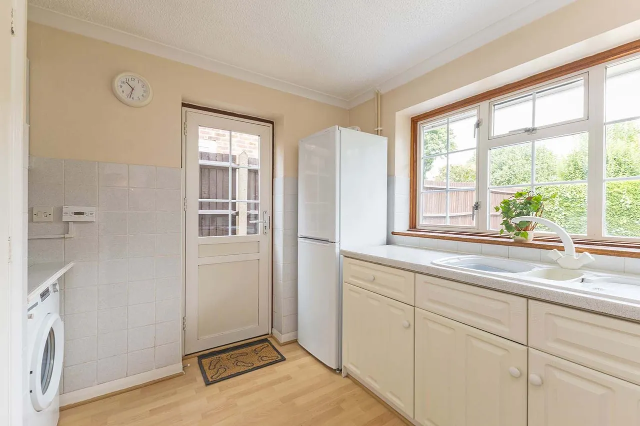 Beverley Gardens, Cranbrook Drive, Maidenhead, Berkshire, photo 9