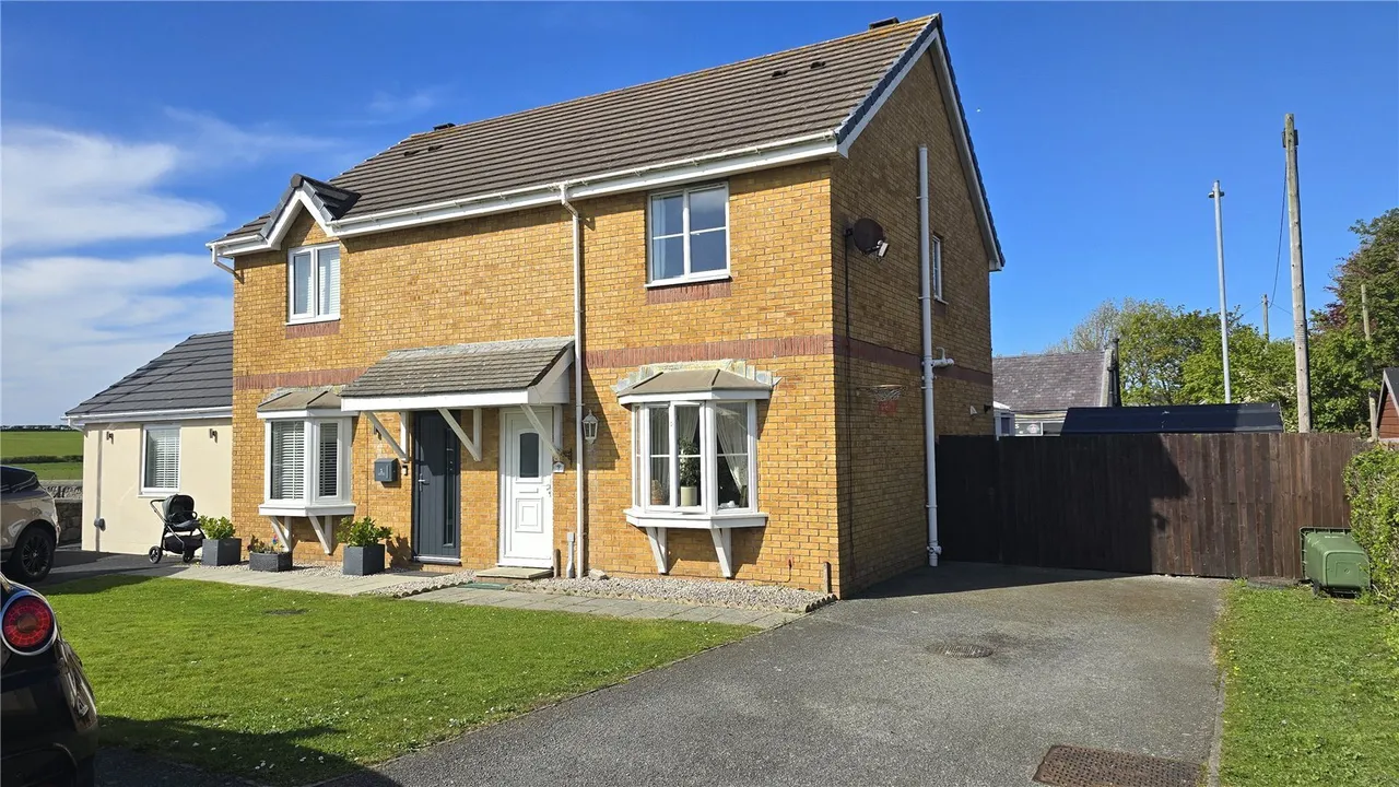 3 bed house for sale, Garth Y Felin, Valley, LL65