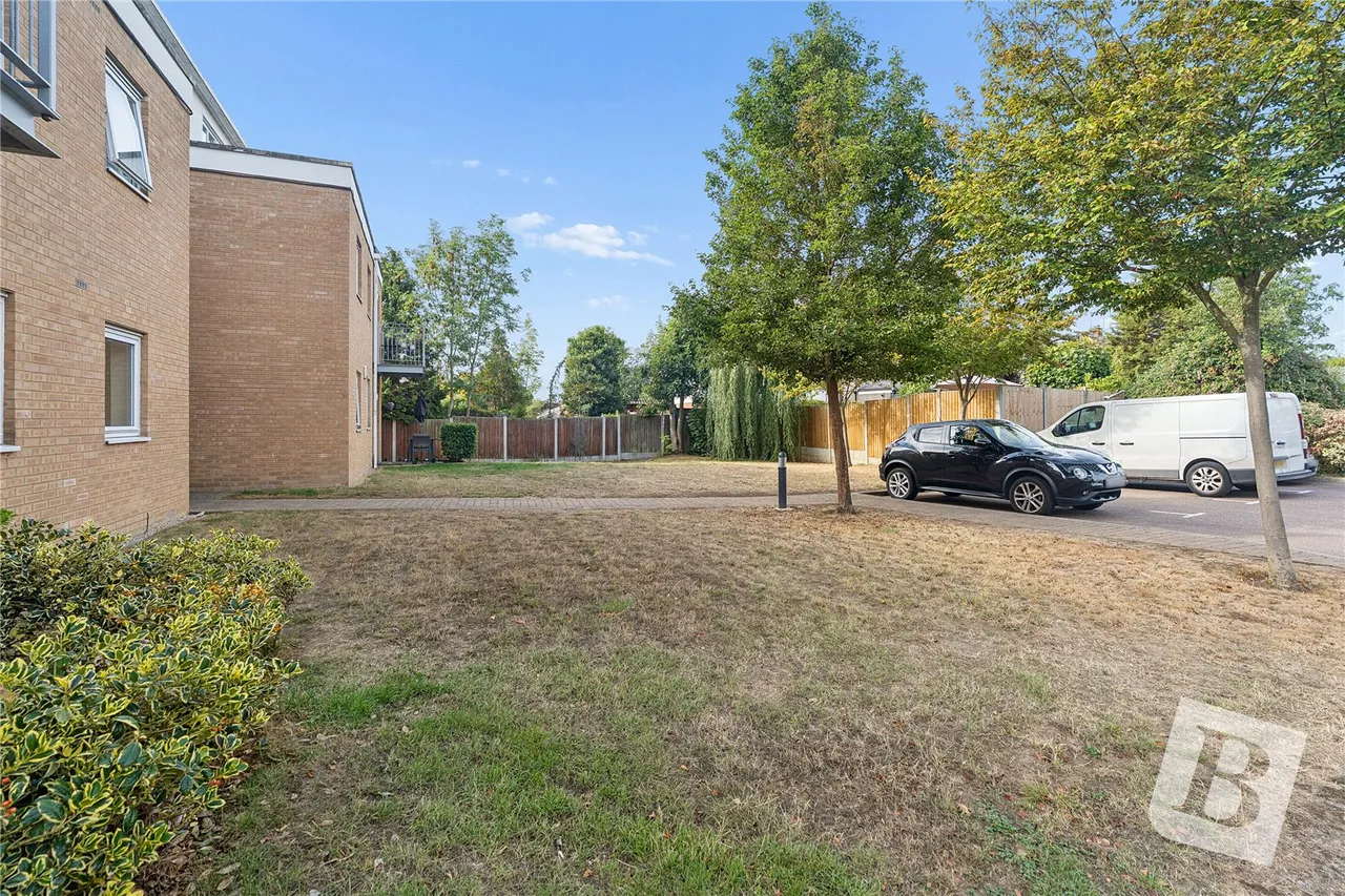 Front Lane, Upminster, RM14, photo 11