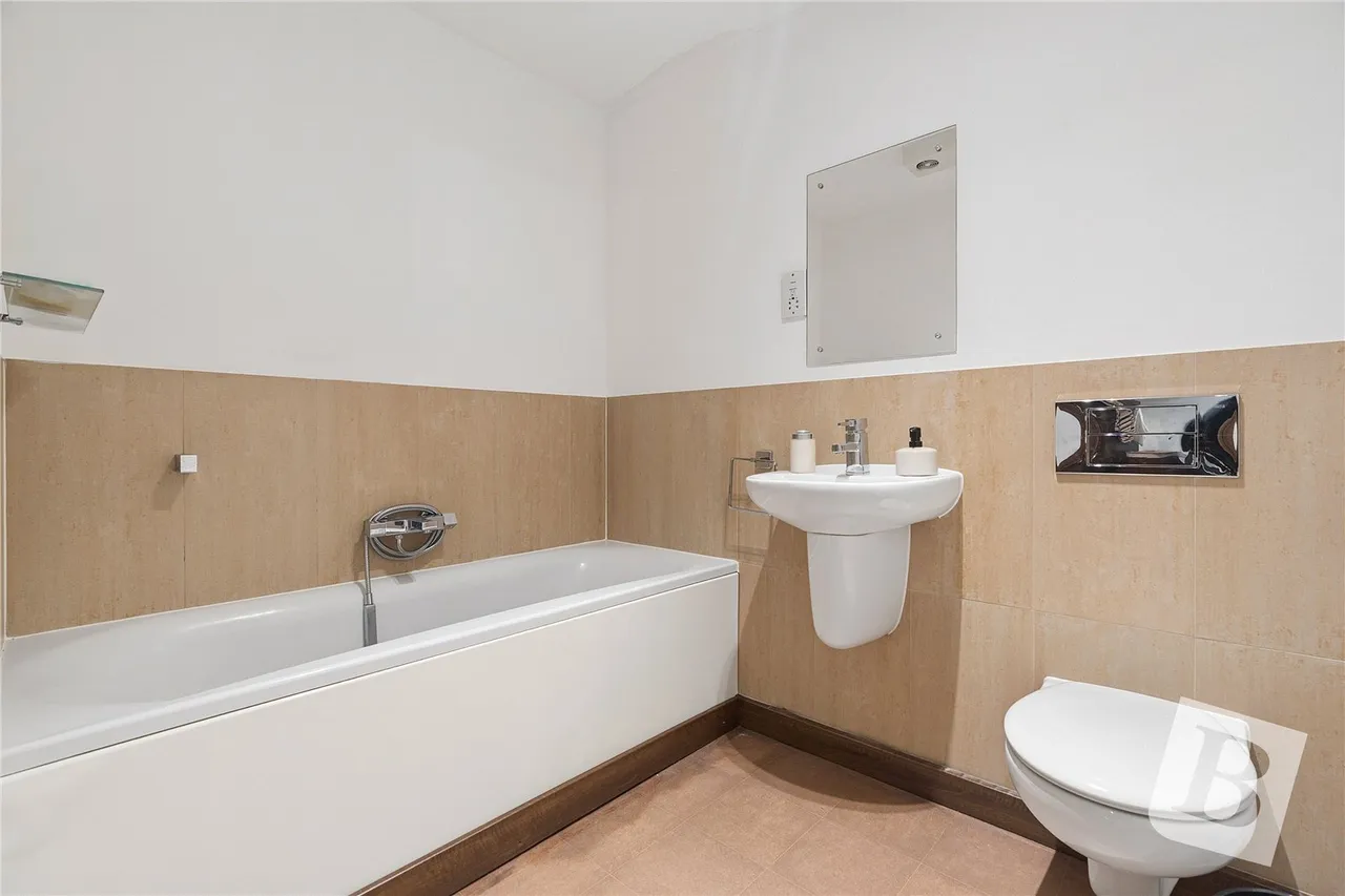Front Lane, Upminster, RM14, photo 10
