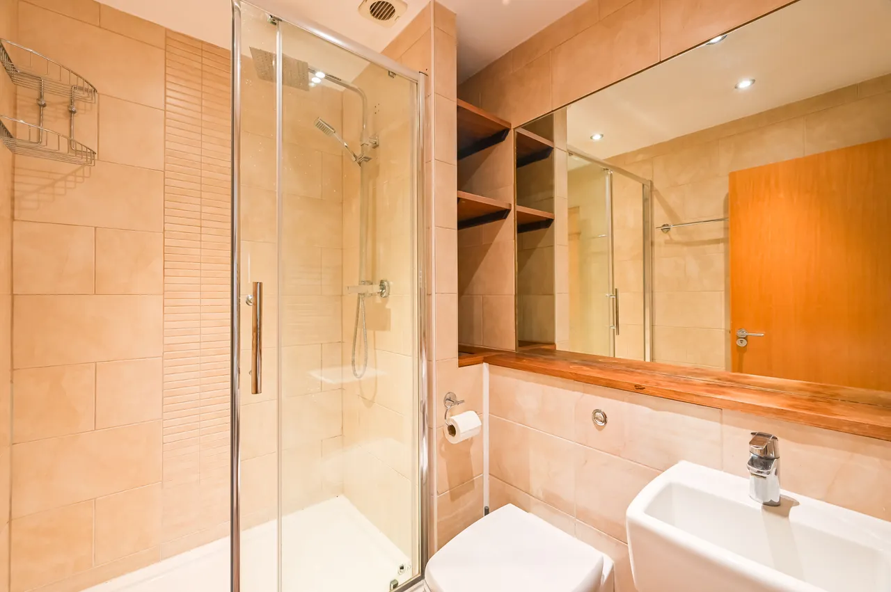 Flat 21 Compass Point, 5 Grenade Street, London, photo 12