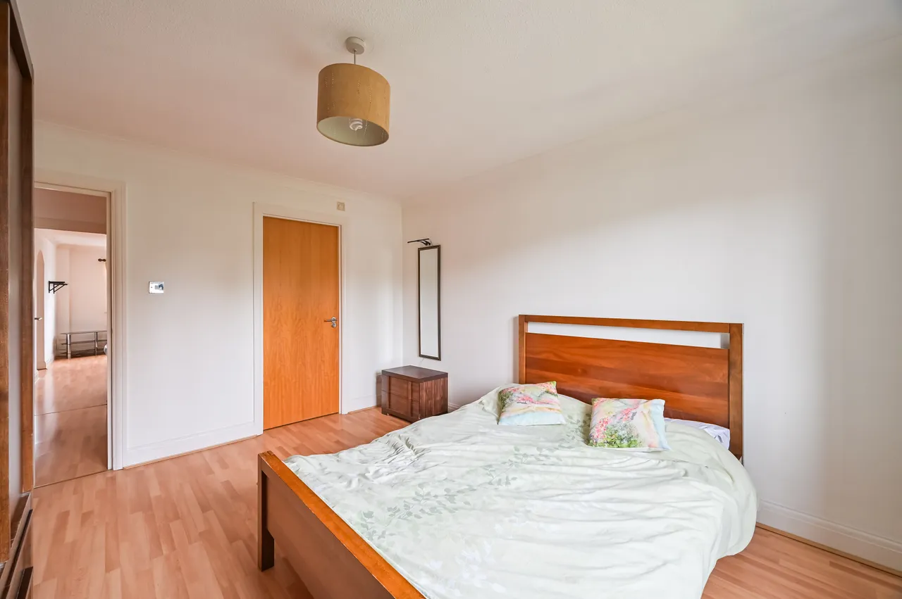 Flat 21 Compass Point, 5 Grenade Street, London, photo 4