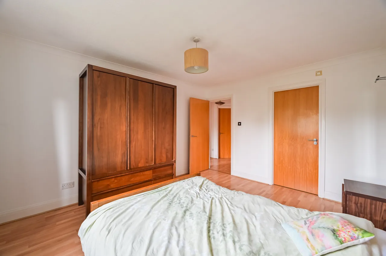 Flat 21 Compass Point, 5 Grenade Street, London, photo 9