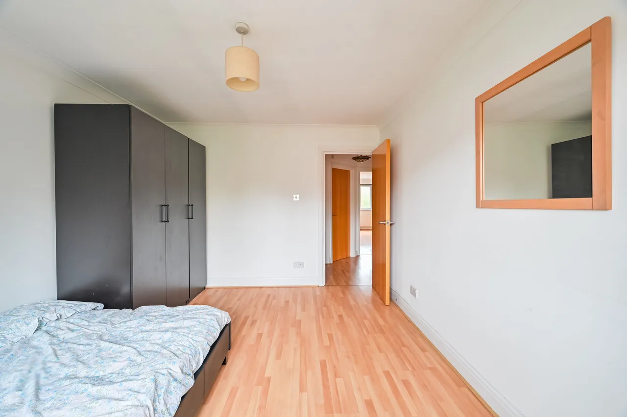 Flat 21 Compass Point, 5 Grenade Street, London, photo 7