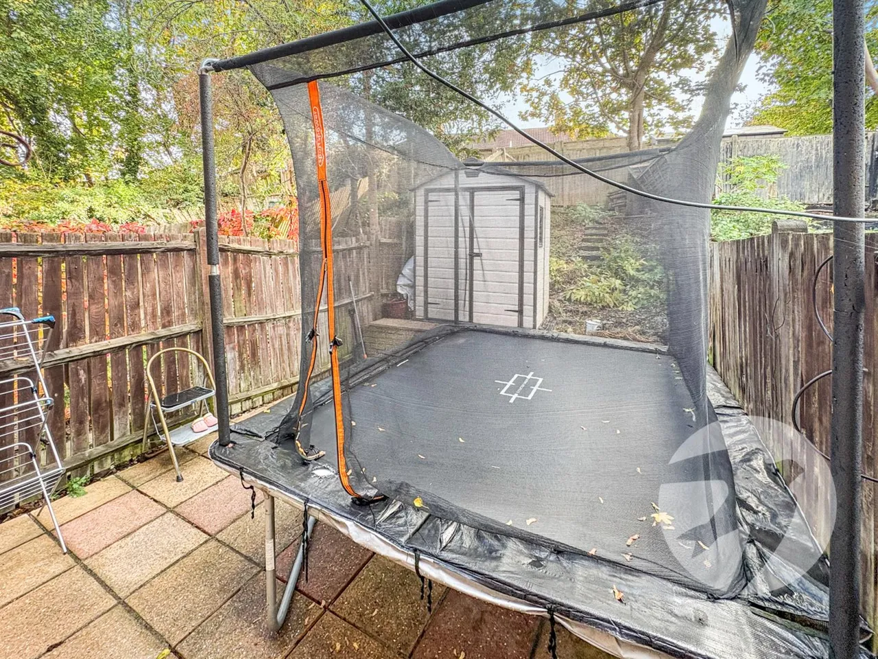 Lonsdale Close, SE9, photo 9