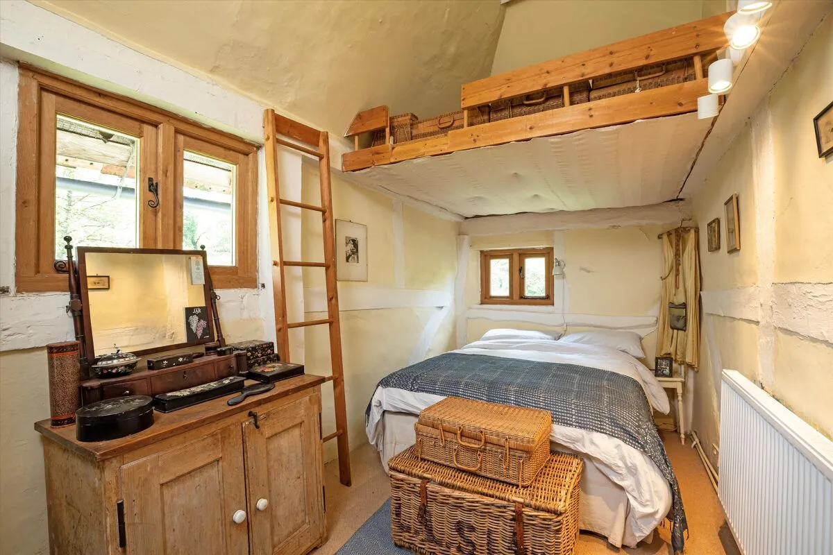 Bedford Lane, Thursley, GU8, photo 8