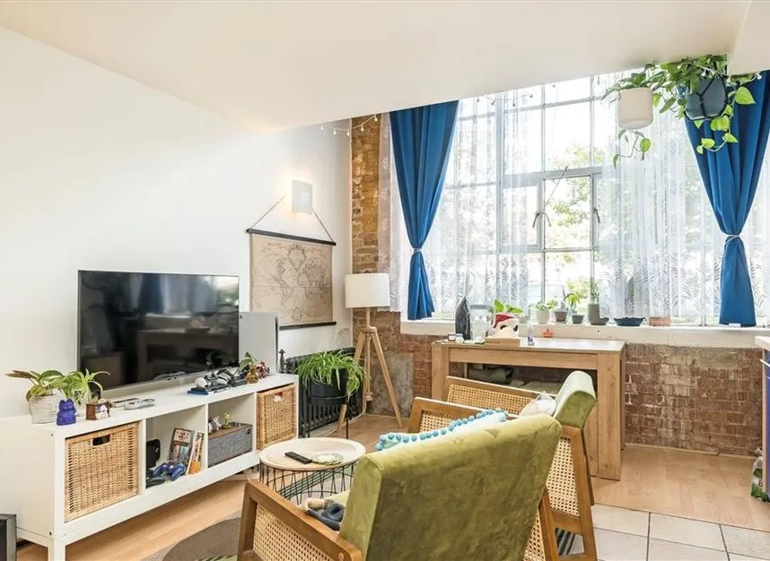 Hopton Road, Woolwich, SE18, photo 3