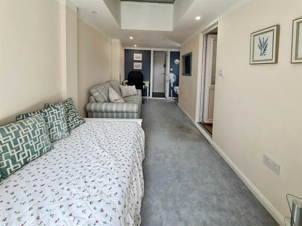 St. Catherines Road, Kettering, photo 25