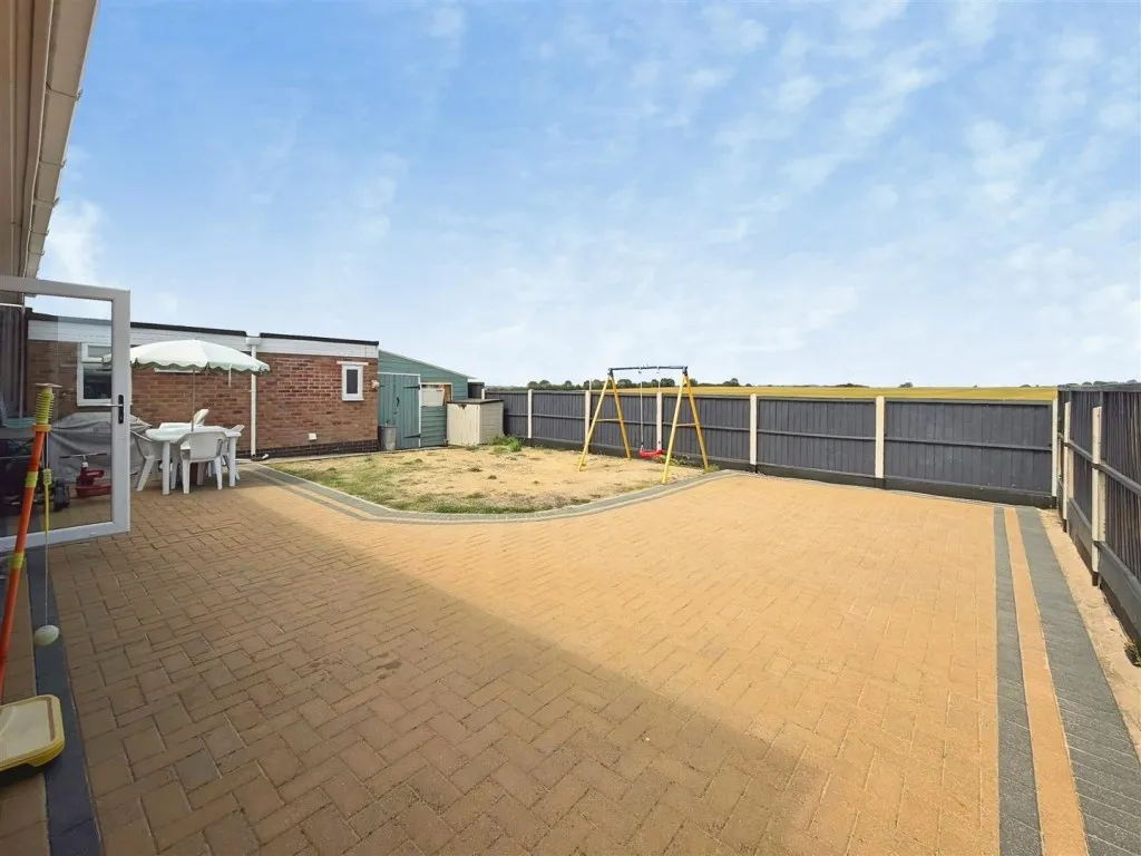 St. Catherines Road, Kettering, photo 29