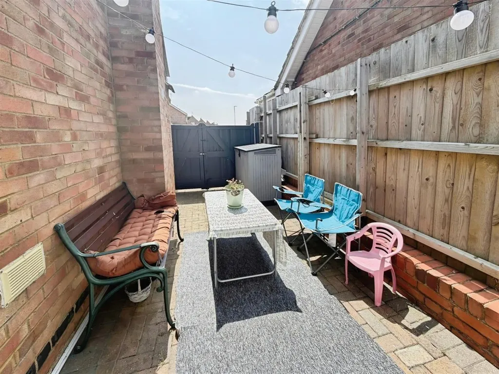 St. Catherines Road, Kettering, photo 28
