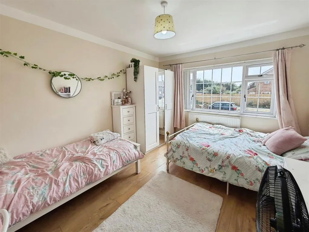St. Catherines Road, Kettering, photo 22