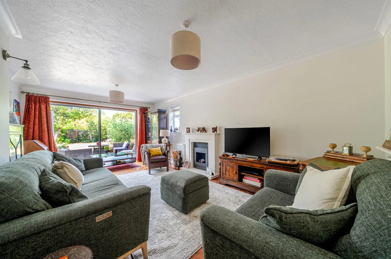 Ellis Farm Close, Woking, GU22, photo 6