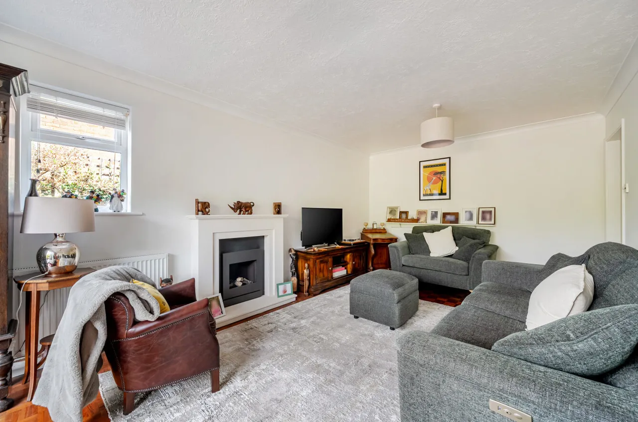 Ellis Farm Close, Woking, GU22, photo 14