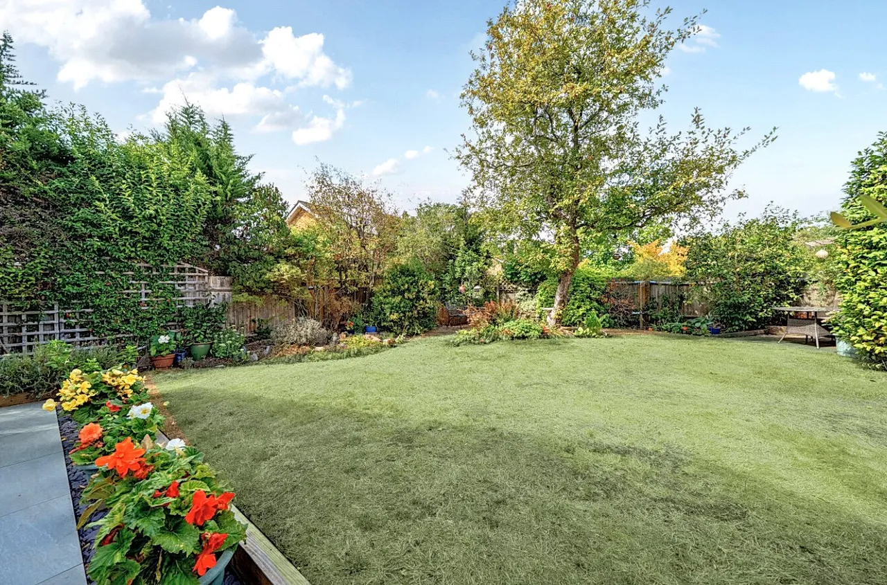 Ellis Farm Close, Woking, GU22, photo 31