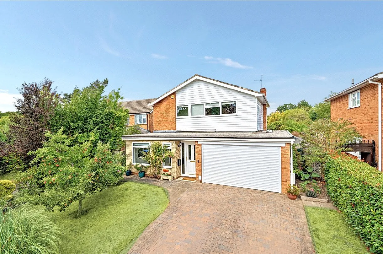 3 bed house for sale, Ellis Farm Close, Woking, GU22