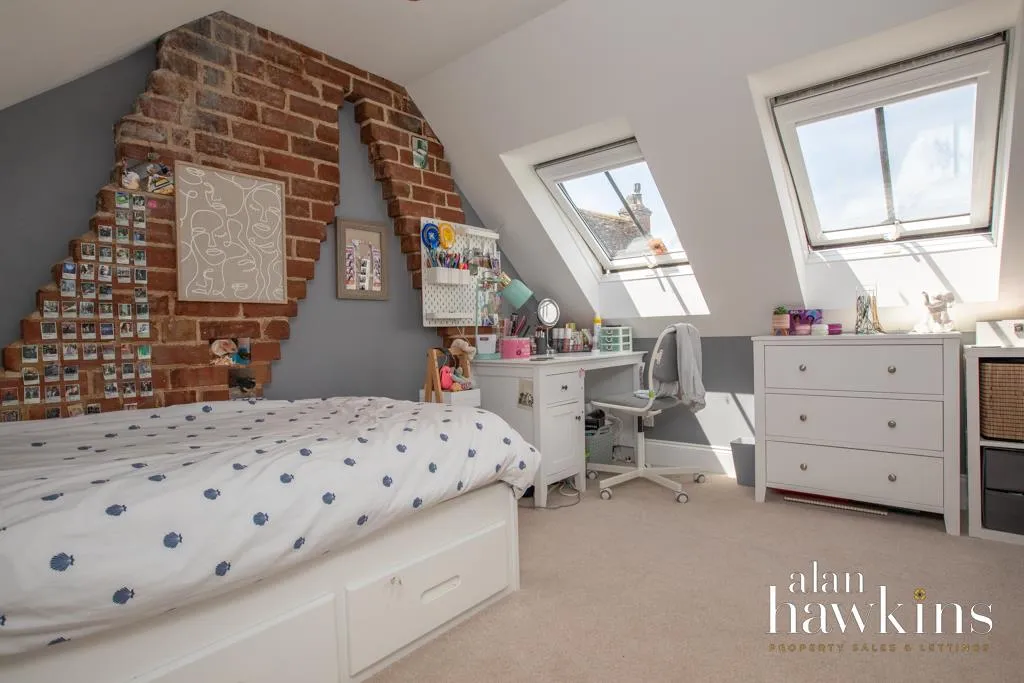 Bradenstoke, SN15, photo 20